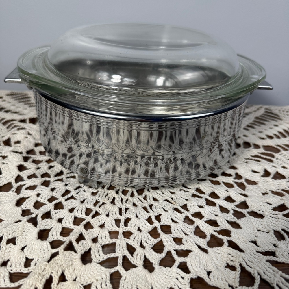 Vintage PYREX 1.5 Qt Glass Casserole Dish W Silver Tone Metal Leaf Carrier MCM